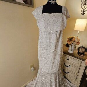 Never Worn Elegant White Sequin Wedding Gown - Size 3XL